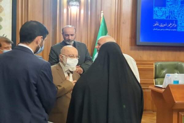 چمران در جلسه شورای شهر تهران حاضر شد