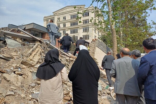 از مدد طلاب تا همکاری فرزندان شهدا؛ همه برای کمک رسانی آمدند