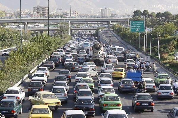 ترافیک پرحجم و سنگین در اکثر معابر و بزرگراه‌های پایتخت