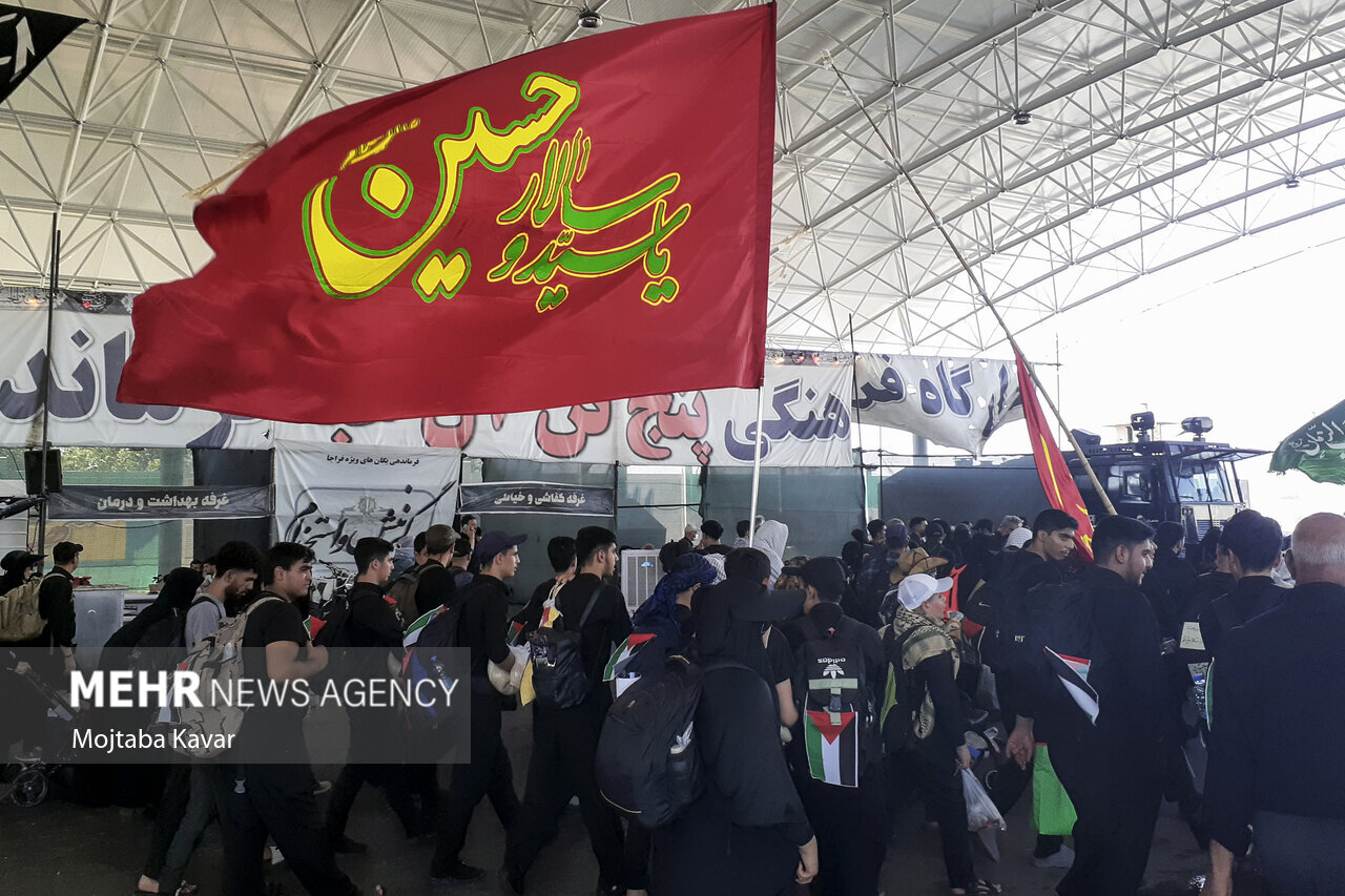 کاروان خدام الحسین از منطقه ۱۸ پایتخت عازم مهران شد