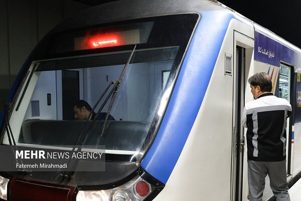 توقف موقت قطارهای خط دو مترو تهران در پی ورود غیرمجاز به حریم ریلی