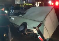 نشست زمین در شهرک ولیعصر؛ سه خودرو در زمین فرو رفت نشست زمین در شهرک ولیعصر؛ سه خودرو در زمین فرو رفت