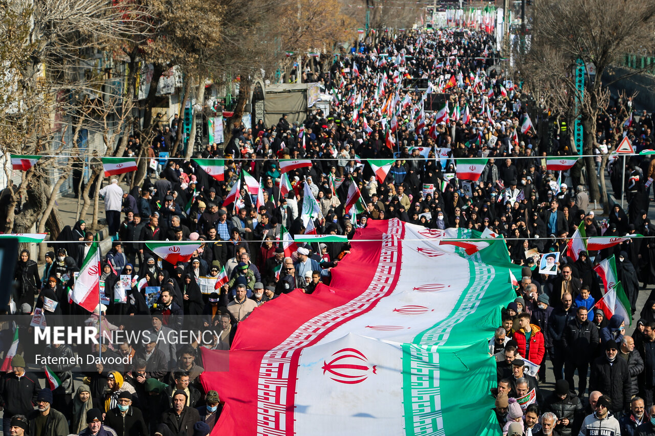 حضور پرشور در ۲۲ بهمن؛ نماد تبعیت از رهبری و اقتدار ملی