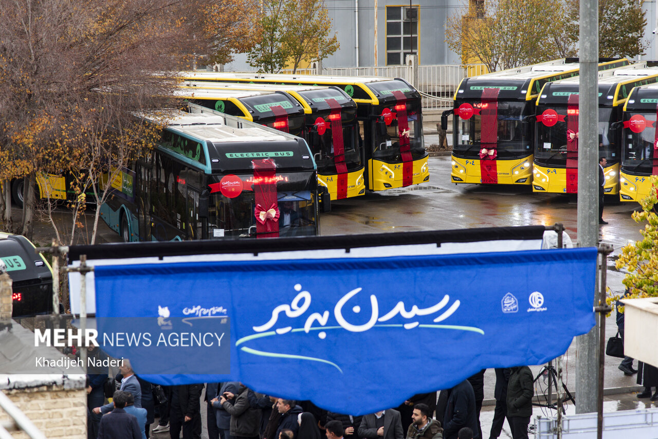 سری دوم از اتوبوس‌های برقی تهران از بندر شهید رجایی ترخیص شد