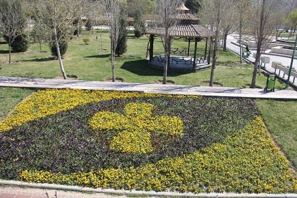 اجرای ۸۶ قطعه فرش گل‌های بهاری در حاشیه بزرگراه‌های تهران