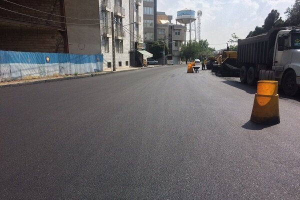 افزایش ۶۵ درصدی پخش آسفالت در معابر محلات غرب تهران