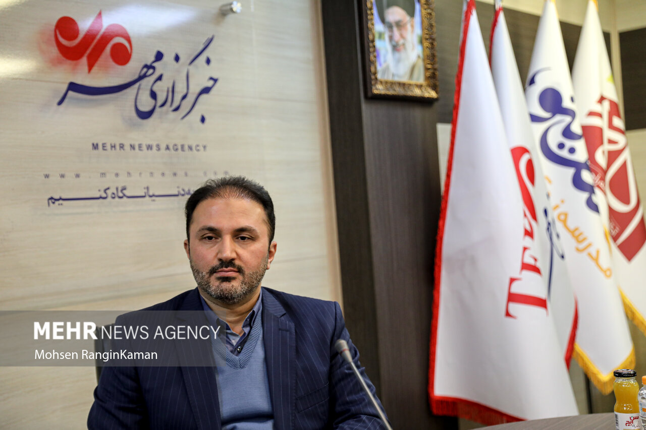 انتقال اشجار به پادگان برای ساخت بزرگراه