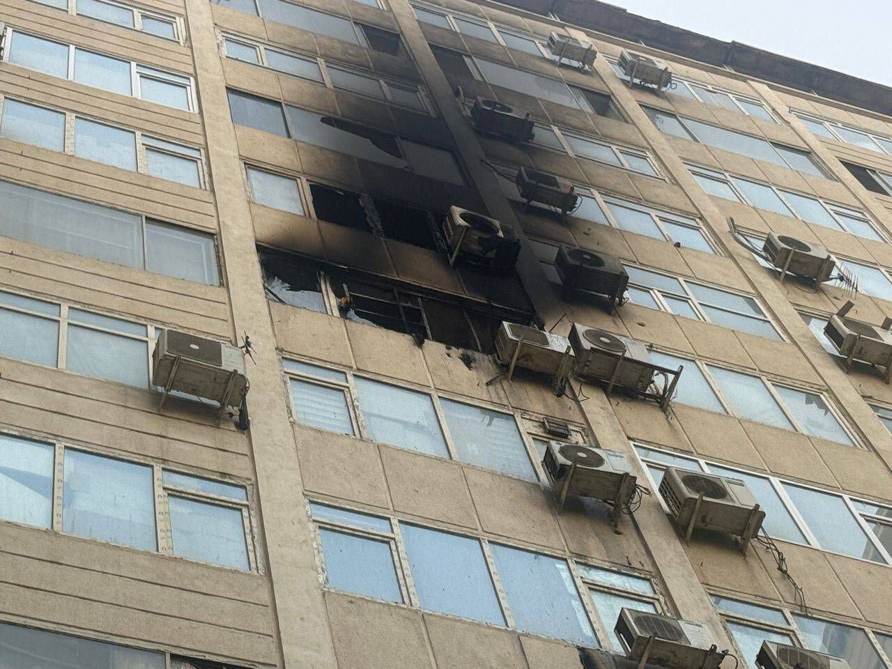 حریق یک ساختمان تجاری در خیابان جمهوری تهران+ فیلم