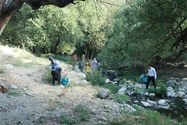 پاکسازی روددره فرحزاد با مشارکت دانشجویان دوستدار محیطزیست