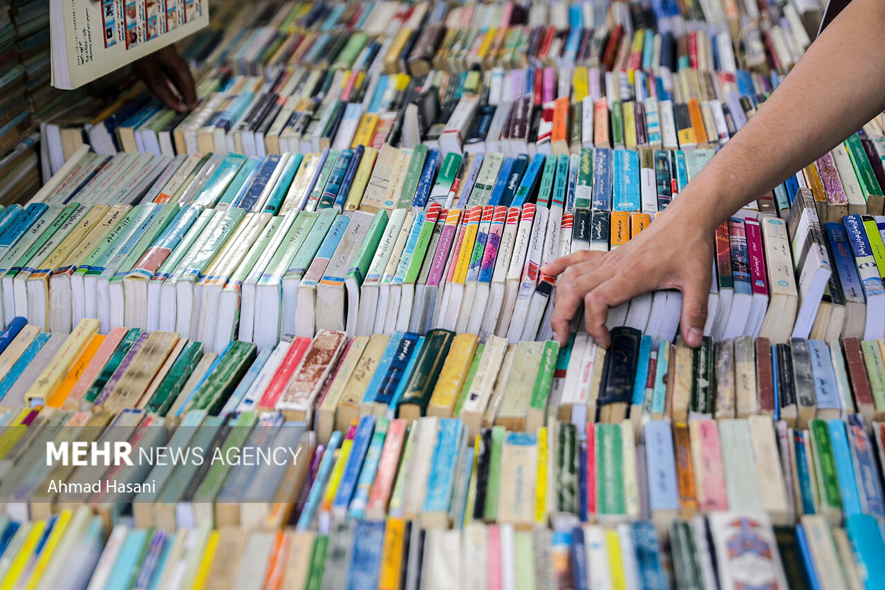 راه‌اندازی پیاده‌راه کتاب از میدان انقلاب تا چهارراه ولیعصر (عج)