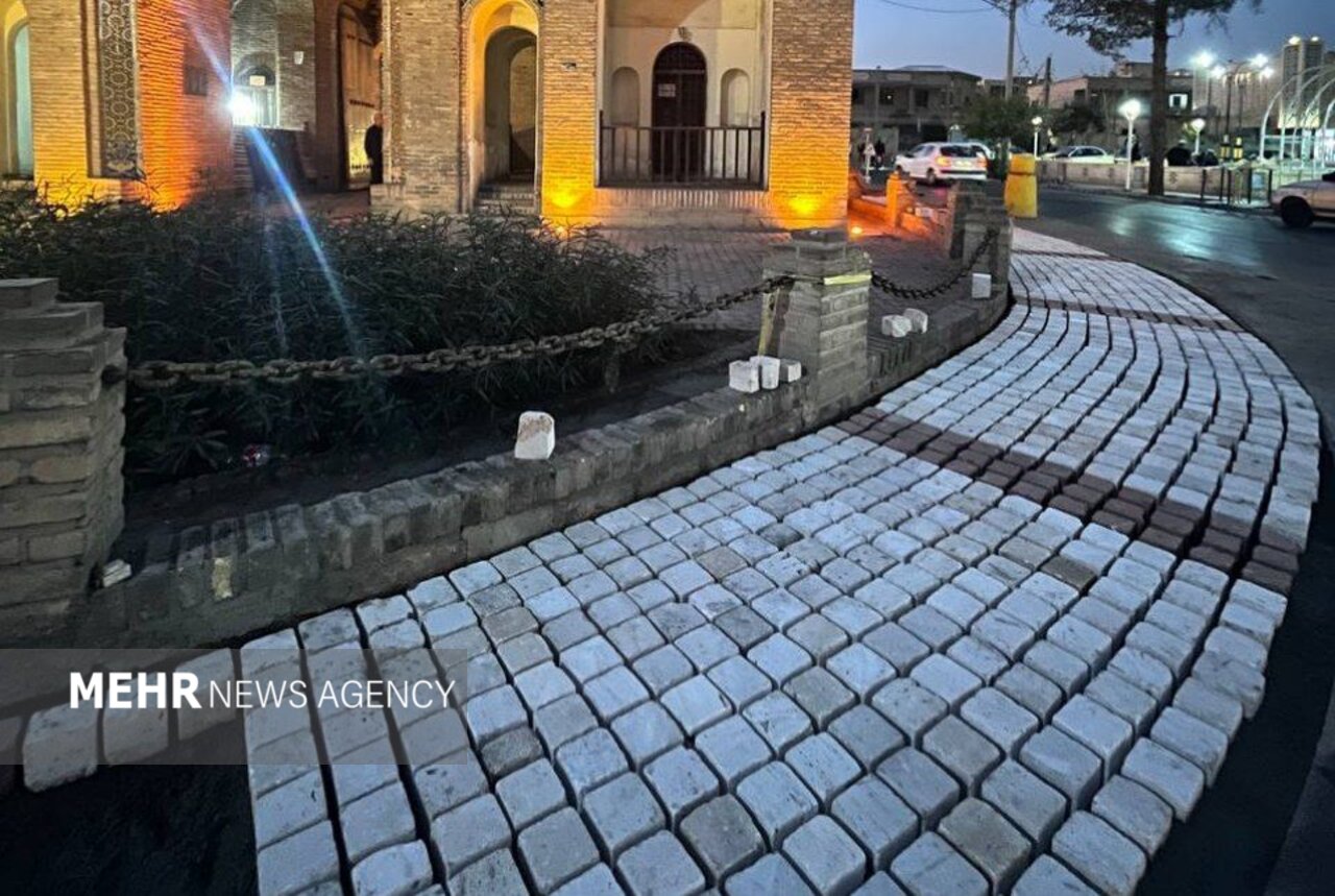طرح سنگ‌فرش و آرام‌سازی میدان ارگ سمنان اجرا شد؛ احیای هویت شهری