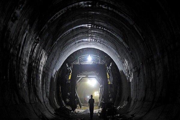 کارخانه عملیات تولید قطعات بتنی بدنه تونل ویژه خط ۹ مترو راهاندازی شد