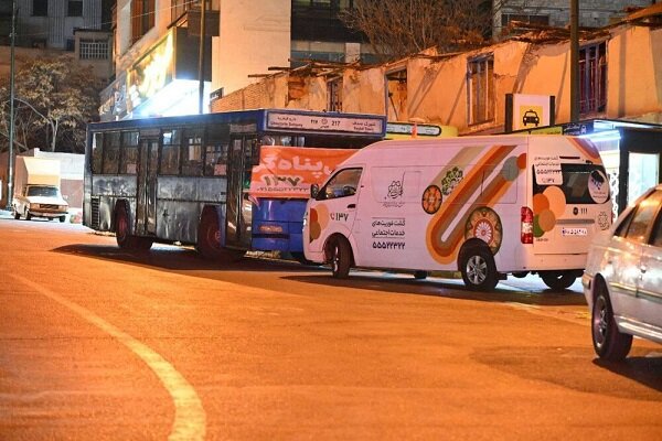 استقرار دو اتوبوس برای اسکان بی خانمانها در میدان تجریش